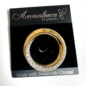 NWT ANNALEECE BY DEVRIES Swarovski Circle brooches.